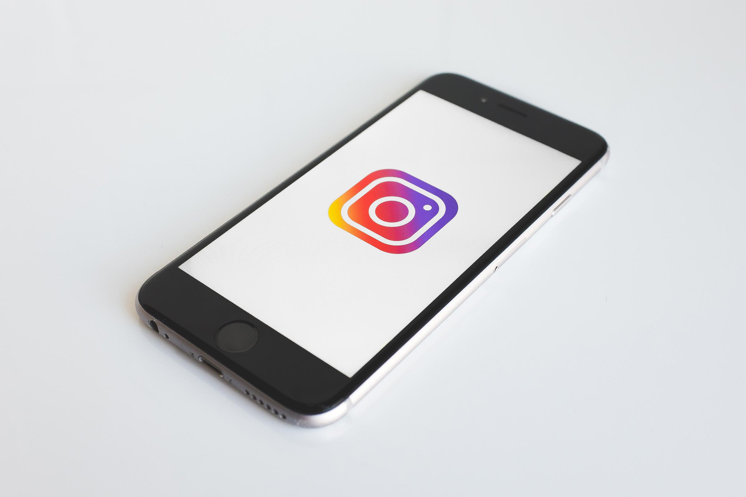 5 Expert Tips to Get More Engagement on Instagram 4 Mobile Phone with Instagram Logo